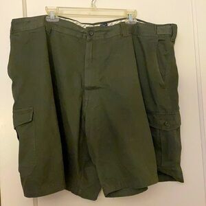 Izod chino green shorts size: 46